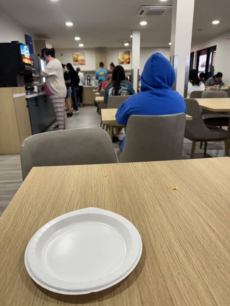 Comfort Inn San Diego Review picture of the eaitng area wher breakfast was served people getting food